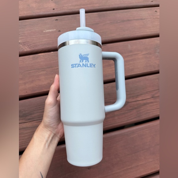 30oz light blue Stanley - Picture 1 of 4